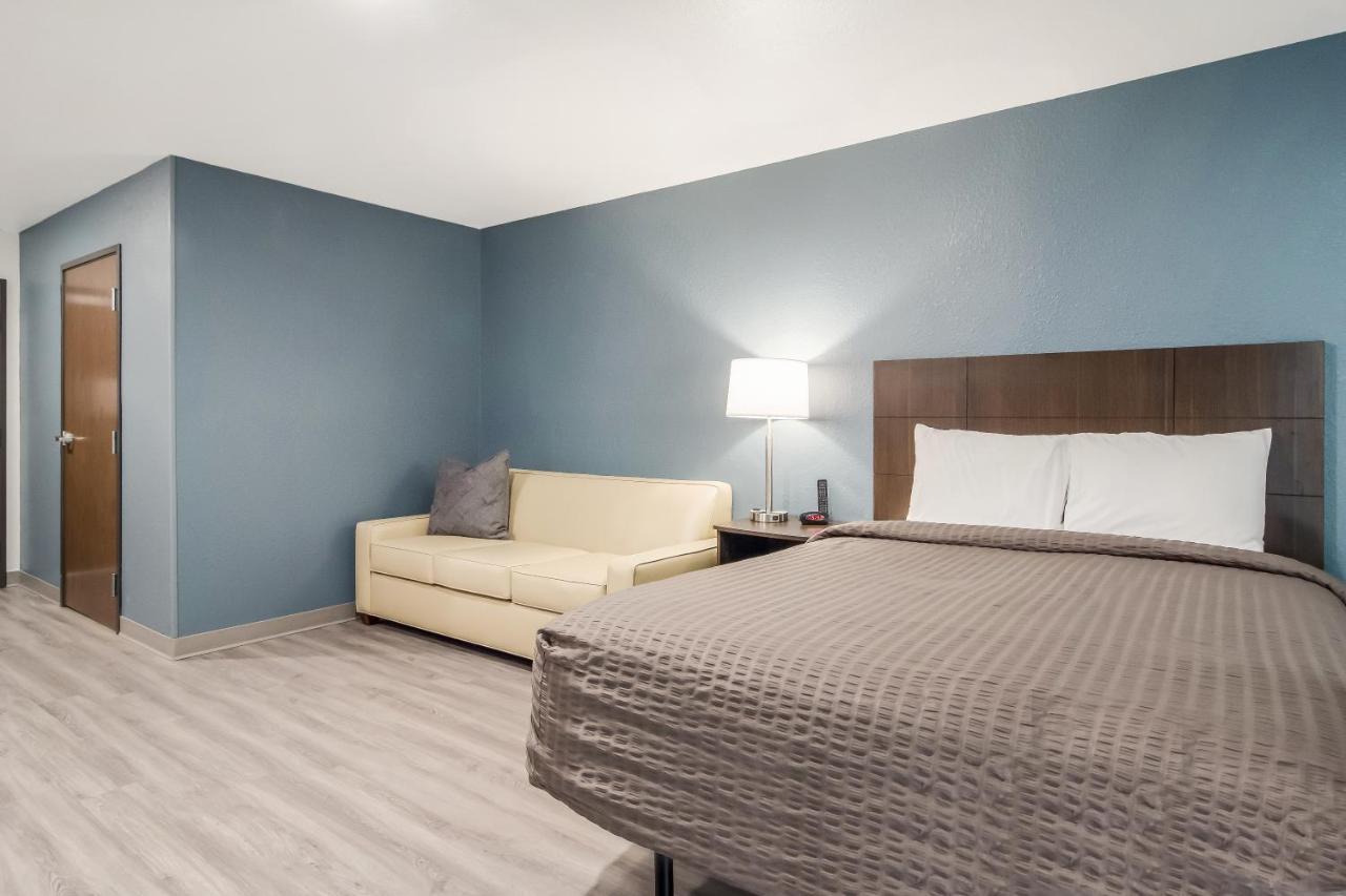 Woodspring Suites Dearborn Detroit Exterior photo