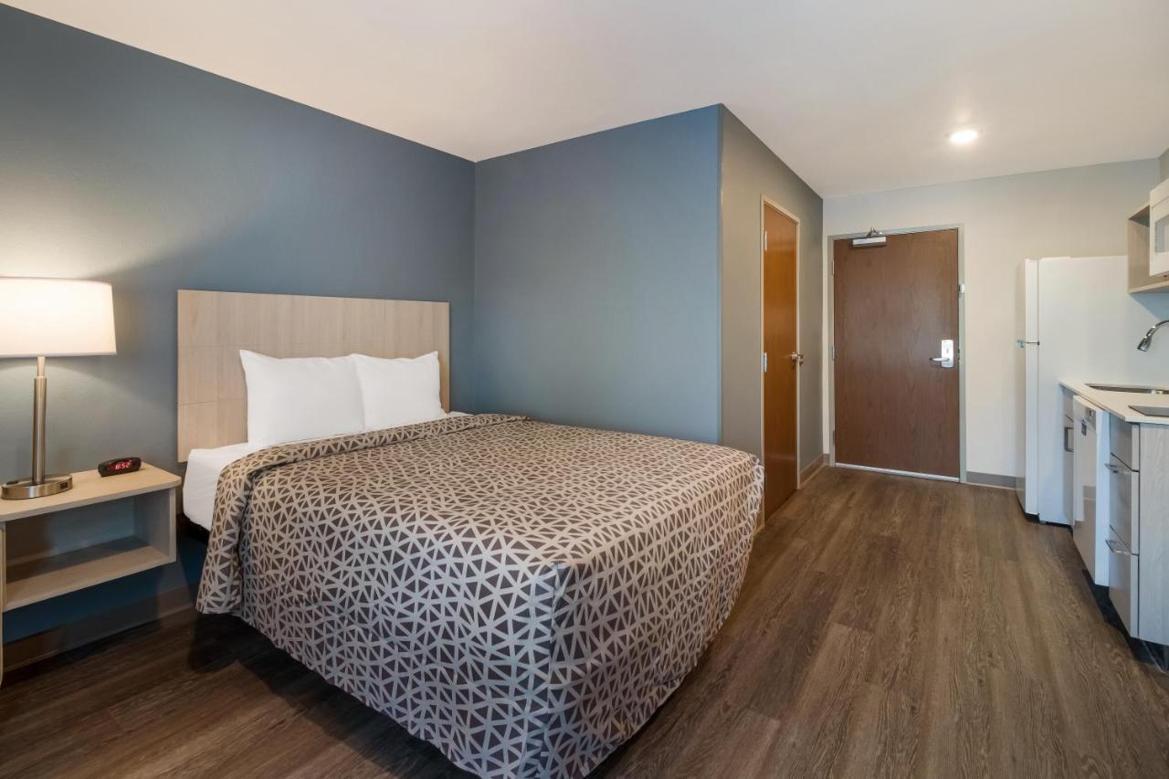 Woodspring Suites Dearborn Detroit Exterior photo