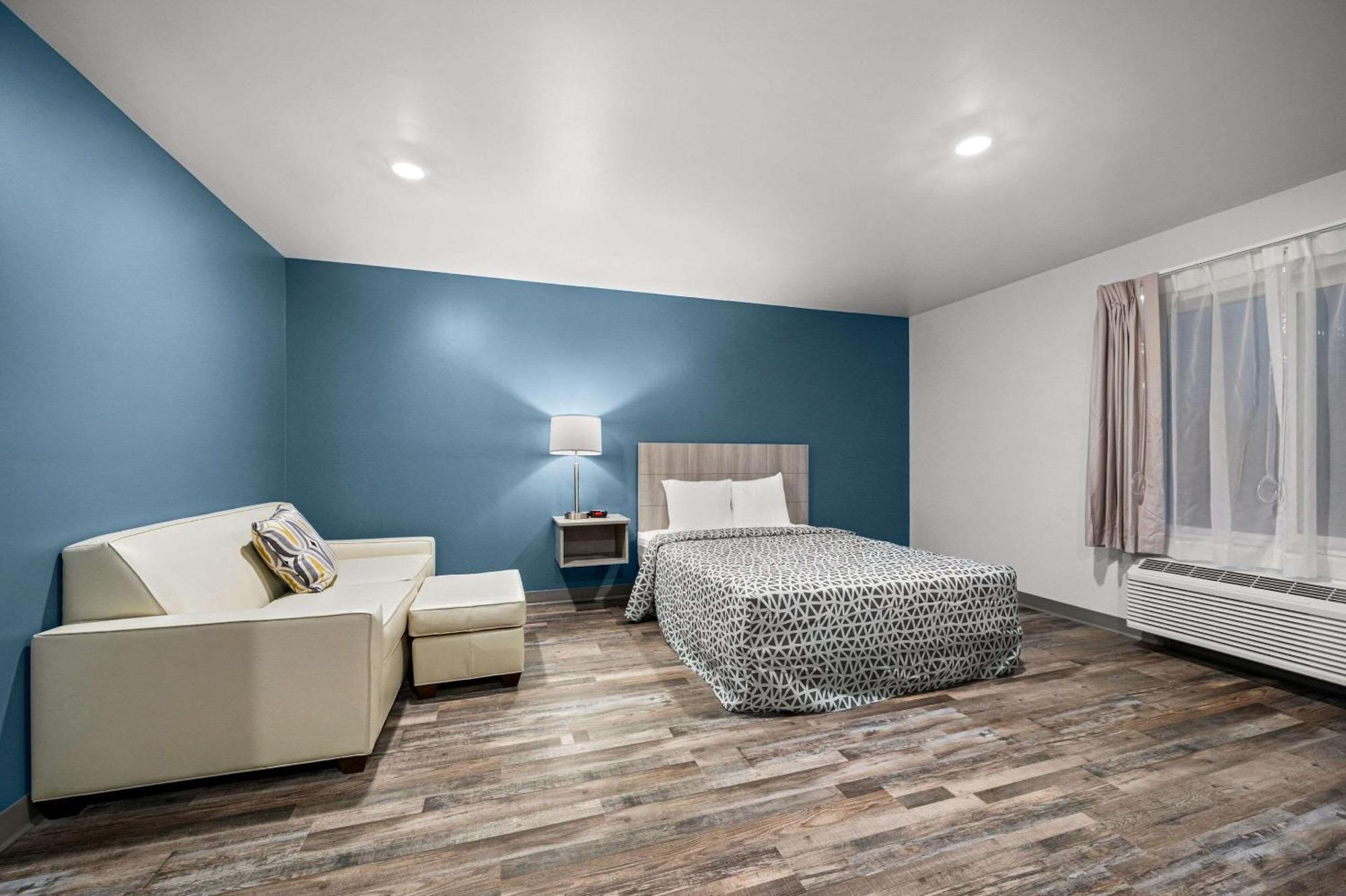 Woodspring Suites Dearborn Detroit Exterior photo