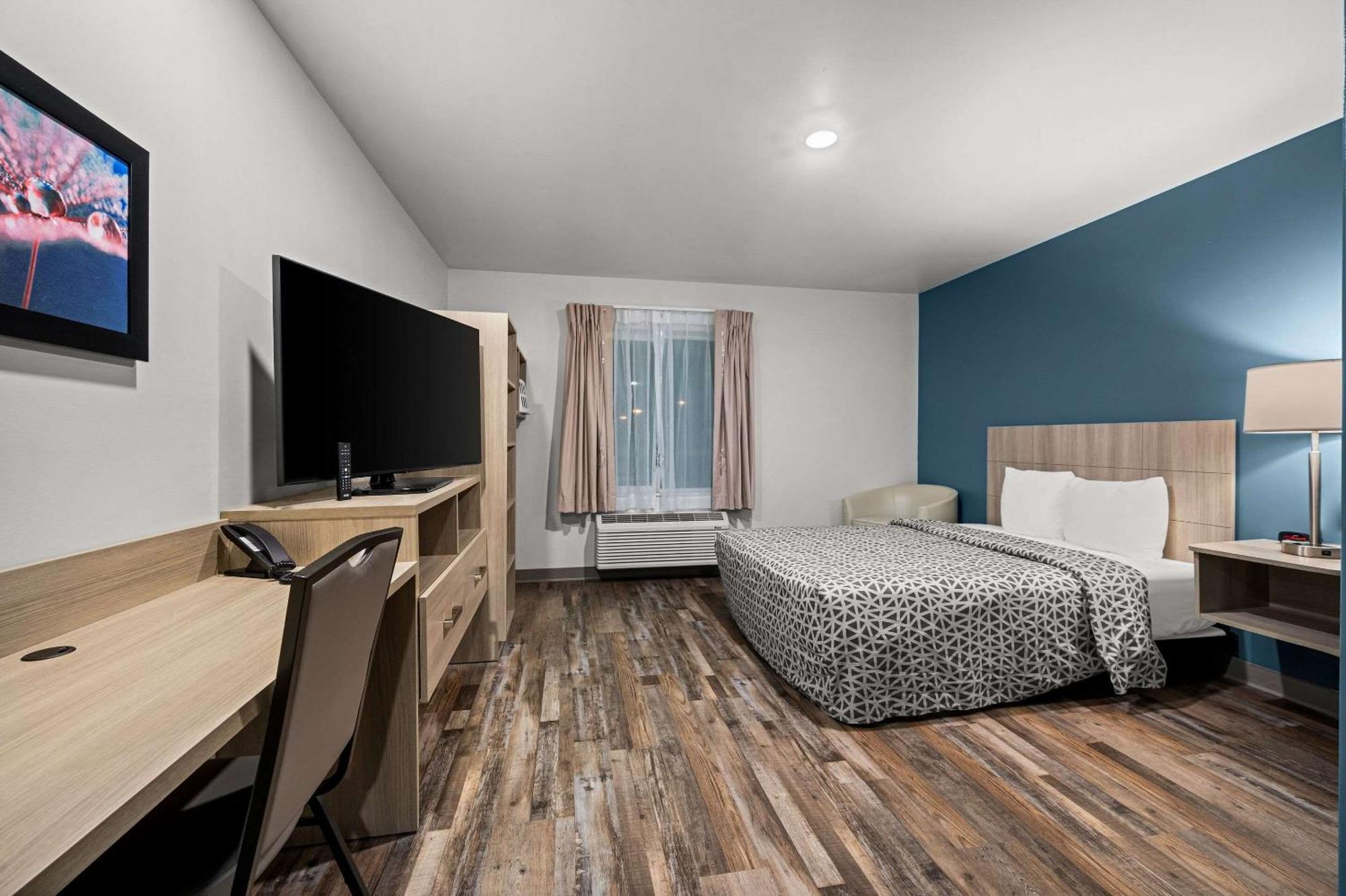 Woodspring Suites Dearborn Detroit Exterior photo