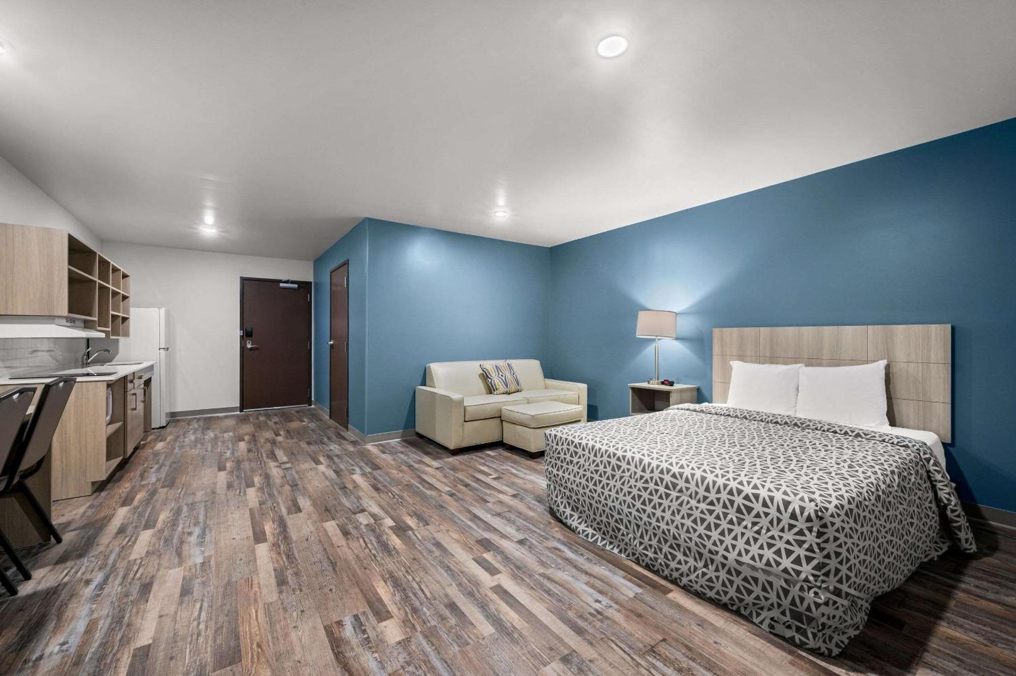 Woodspring Suites Dearborn Detroit Exterior photo