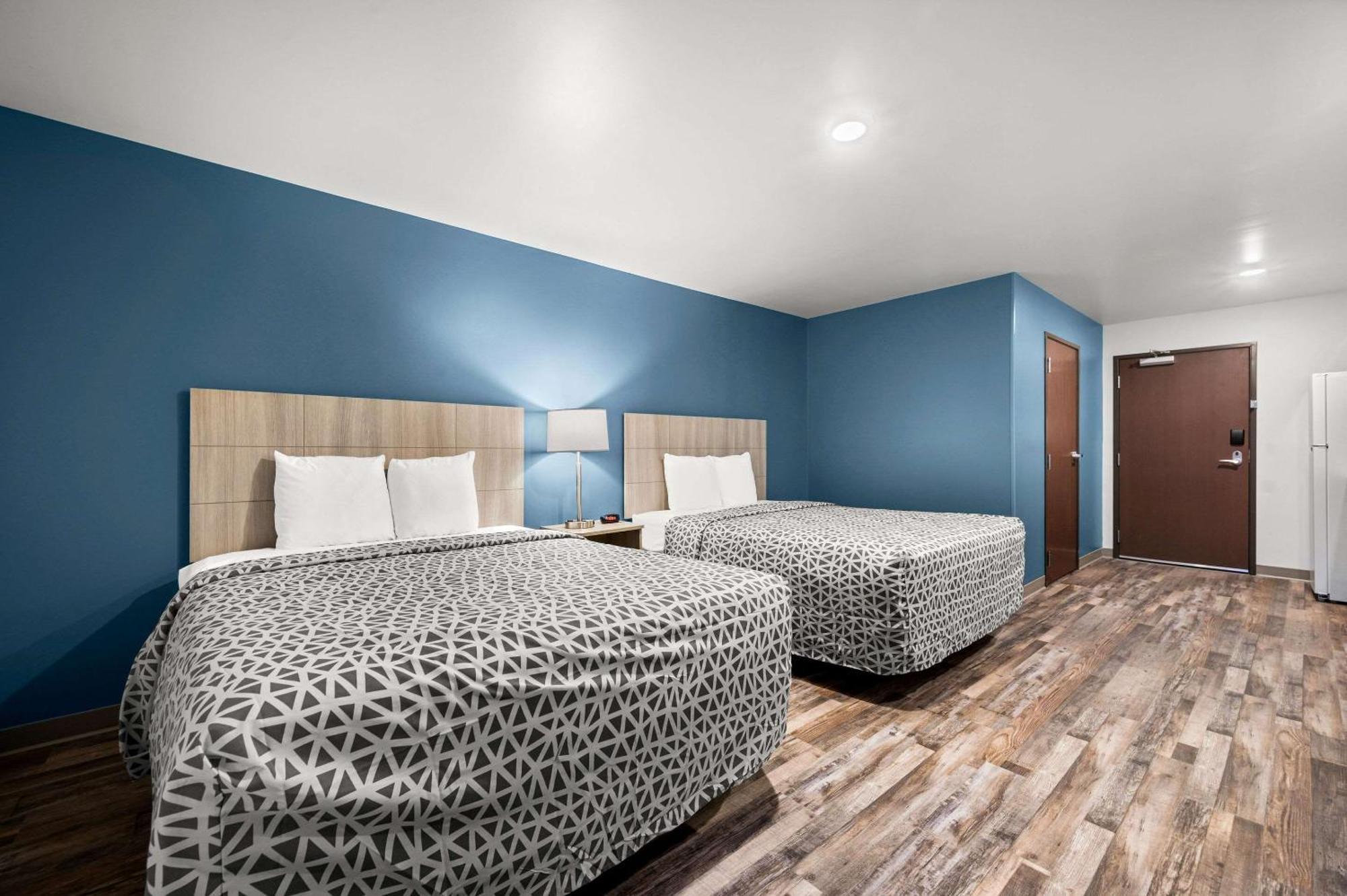 Woodspring Suites Dearborn Detroit Exterior photo