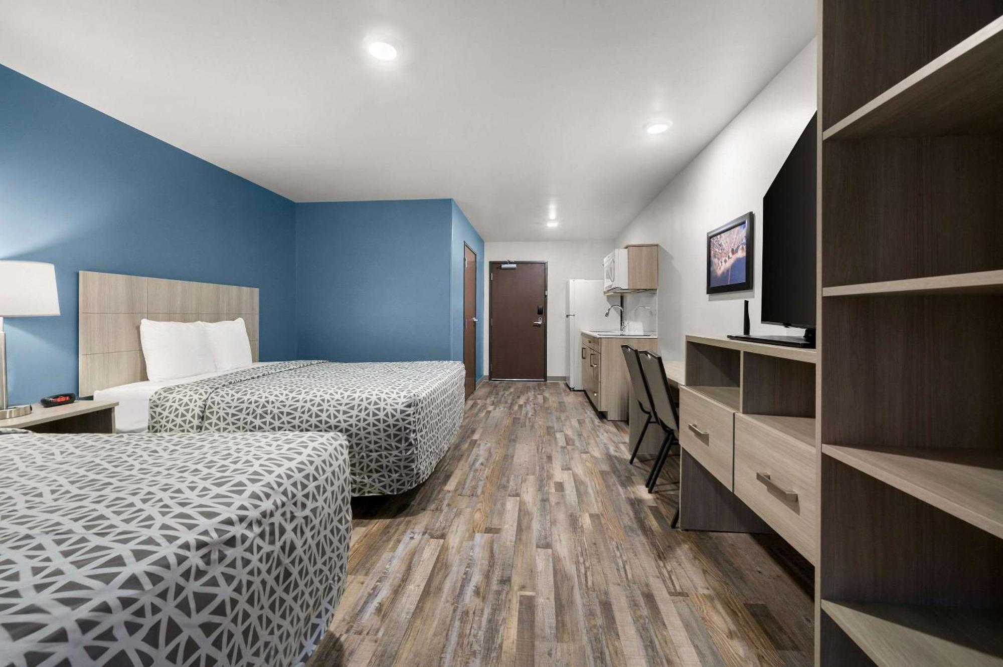 Woodspring Suites Dearborn Detroit Exterior photo