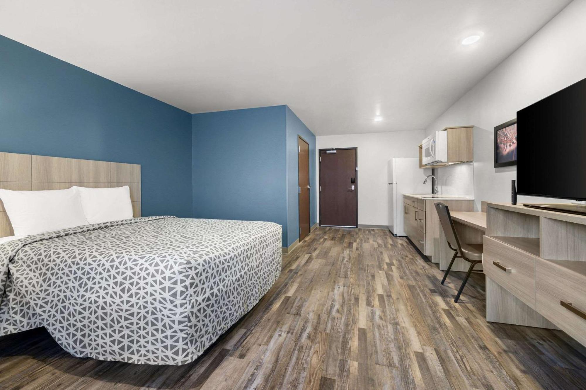 Woodspring Suites Dearborn Detroit Exterior photo