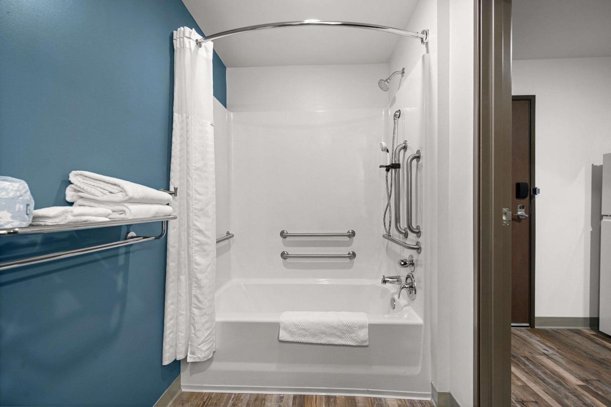 Woodspring Suites Dearborn Detroit Exterior photo