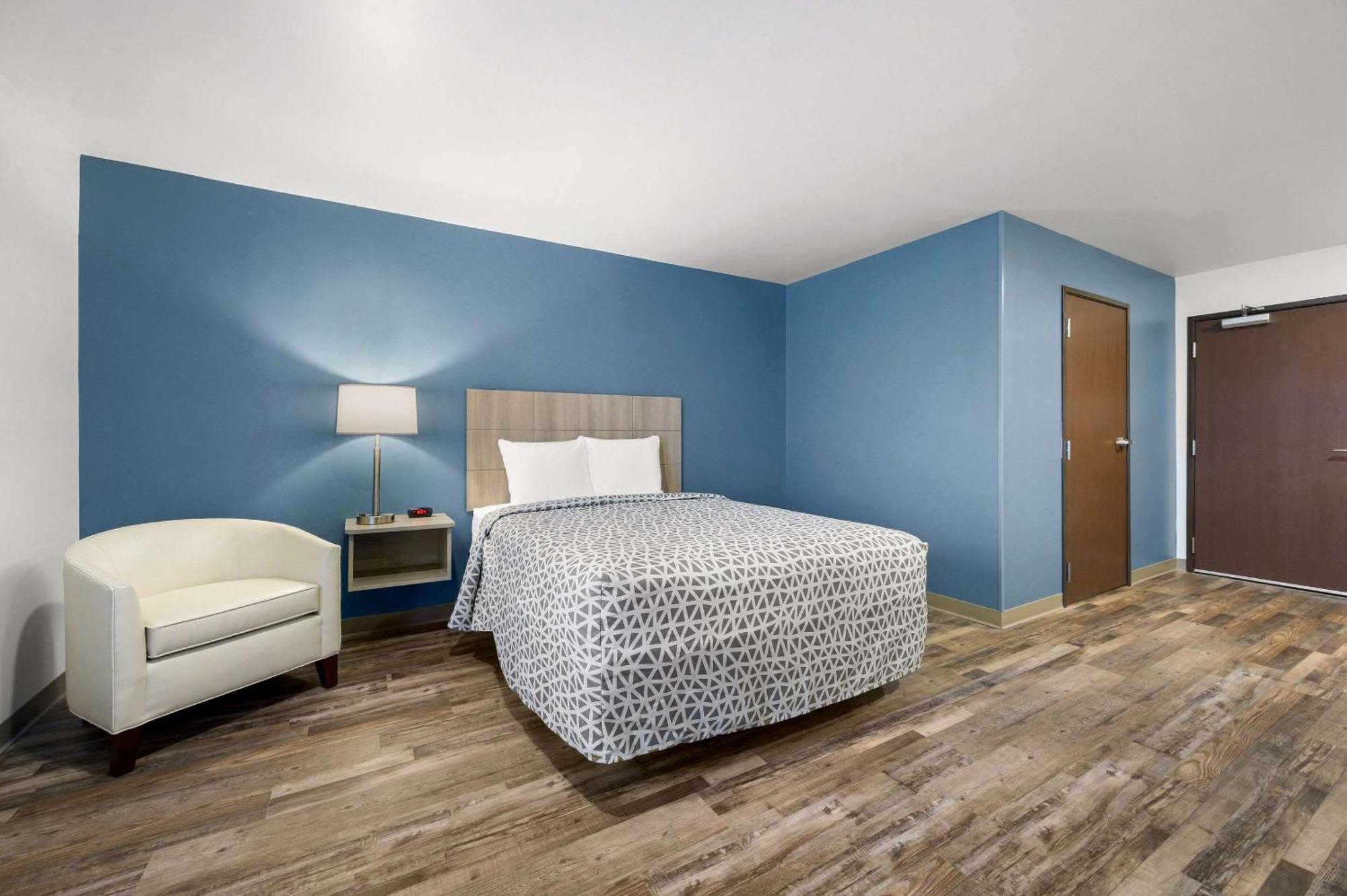 Woodspring Suites Dearborn Detroit Exterior photo