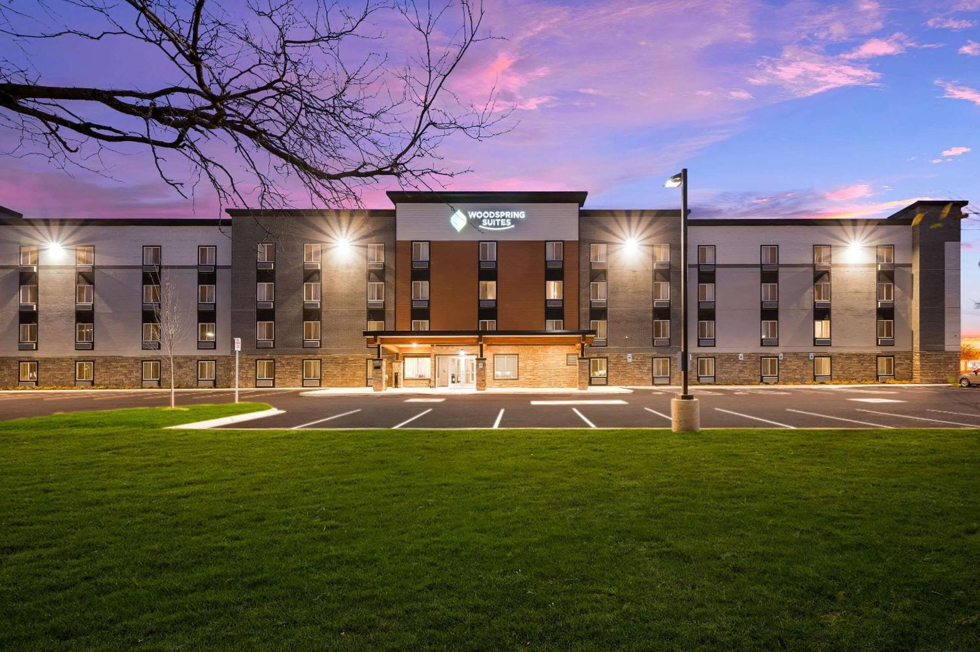 Woodspring Suites Dearborn Detroit Exterior photo